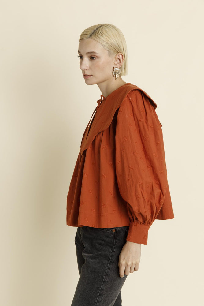 SCALLOP COLLAR BLOUSE